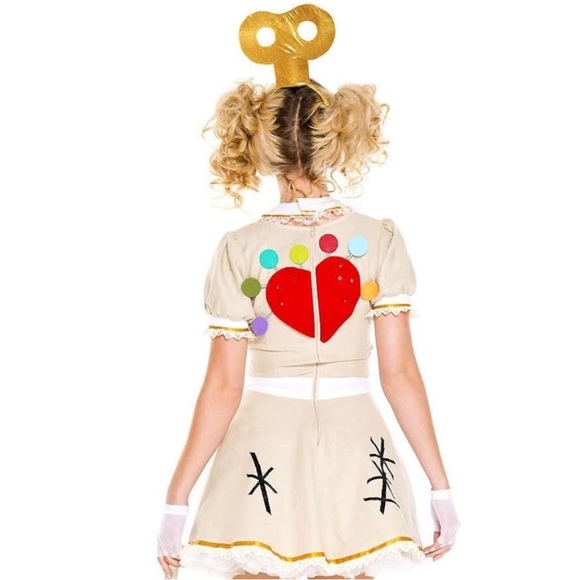 Costume - Picture 3 of 4